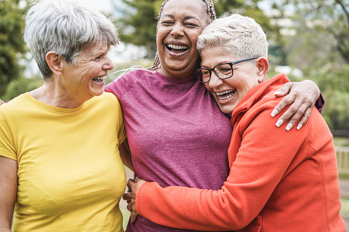 Thriving in Retirement: The Essential Key to Happiness – A Vibrant Social Life!
